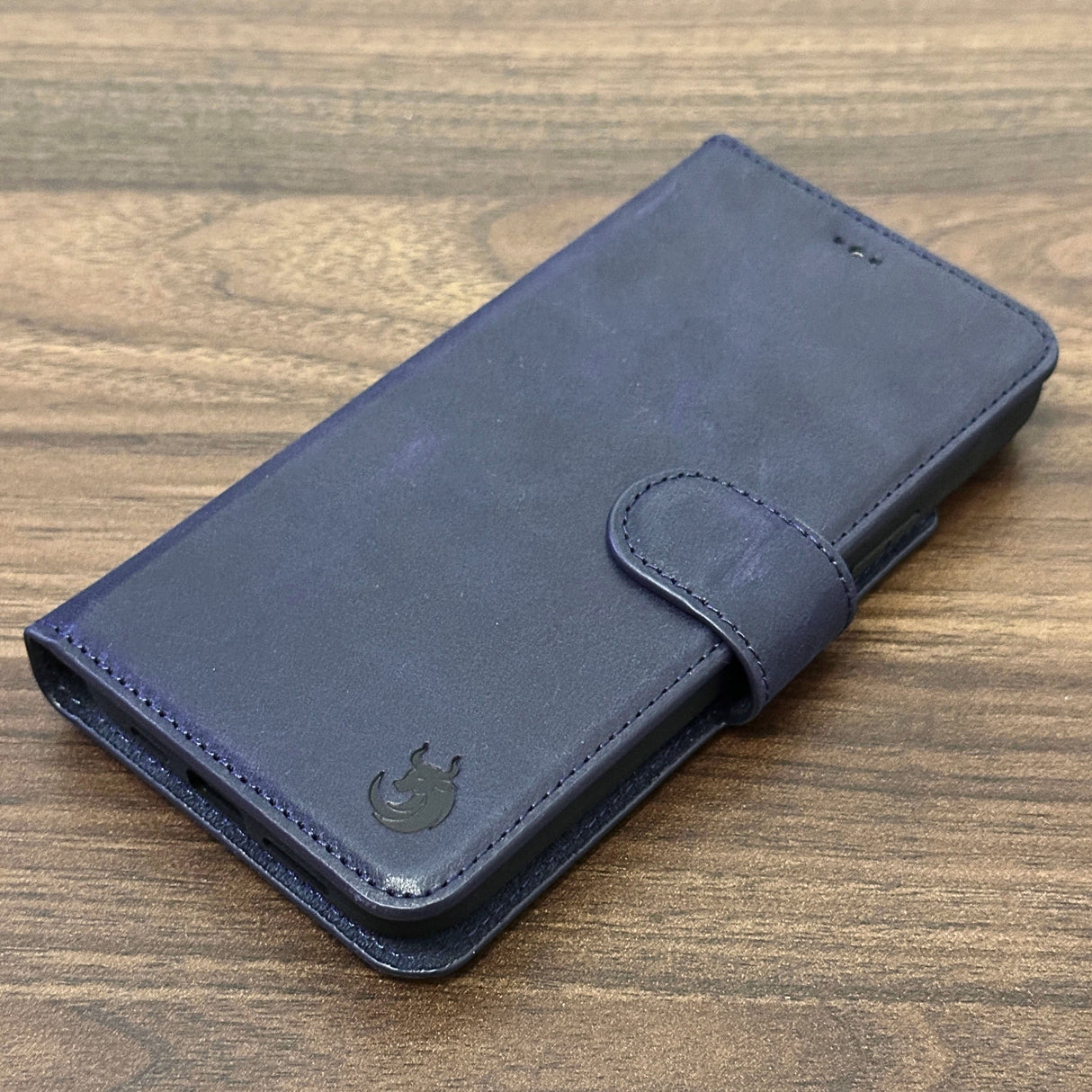 Vegas Premium Leather iPhone 15 Wallet Case with MagSafe | Detachable RFID Blocking Luxury Wallet
