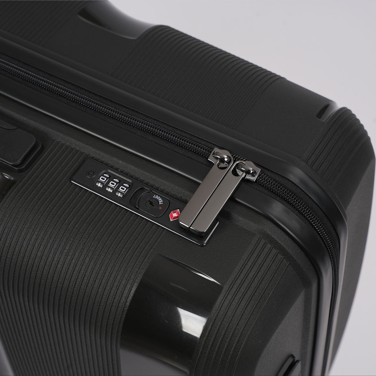 28-inch Black Hardcase Roller Luggage