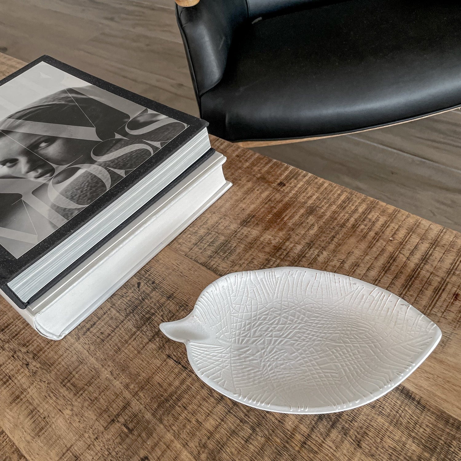 422 - Wood Leaf Shaped Tray Decorative Serving Platter Plate Dish Key Bowl Entryway