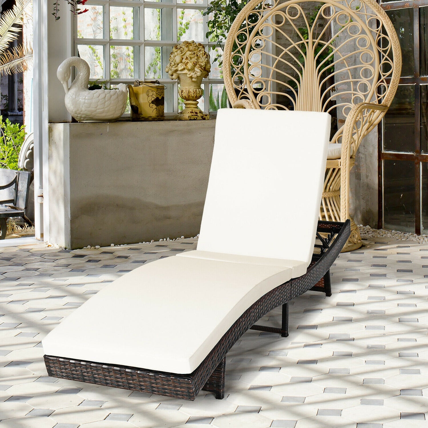 Patio Folding Chaise Lounge with 5 Adjustable Levels and Cushion