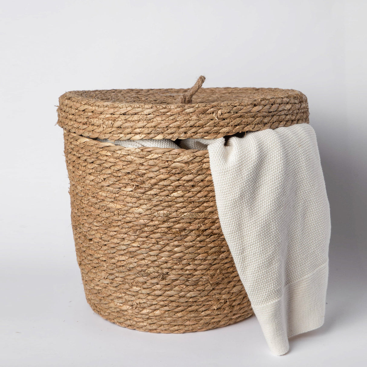 830 - Seagrass Basket with lid