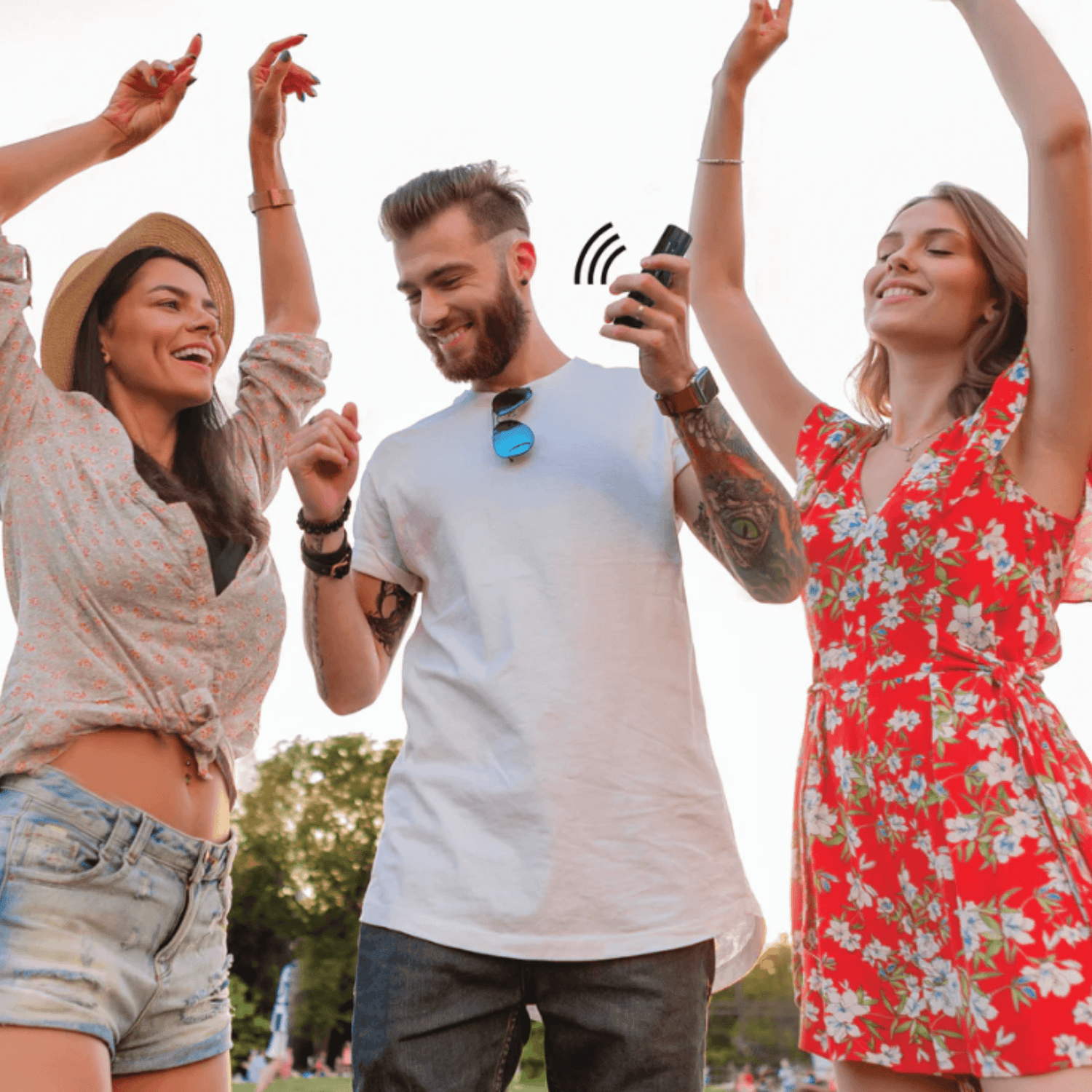 Emerson Portable AMFM Radio with Built-In Speaker and Easy Removable Belt Clip