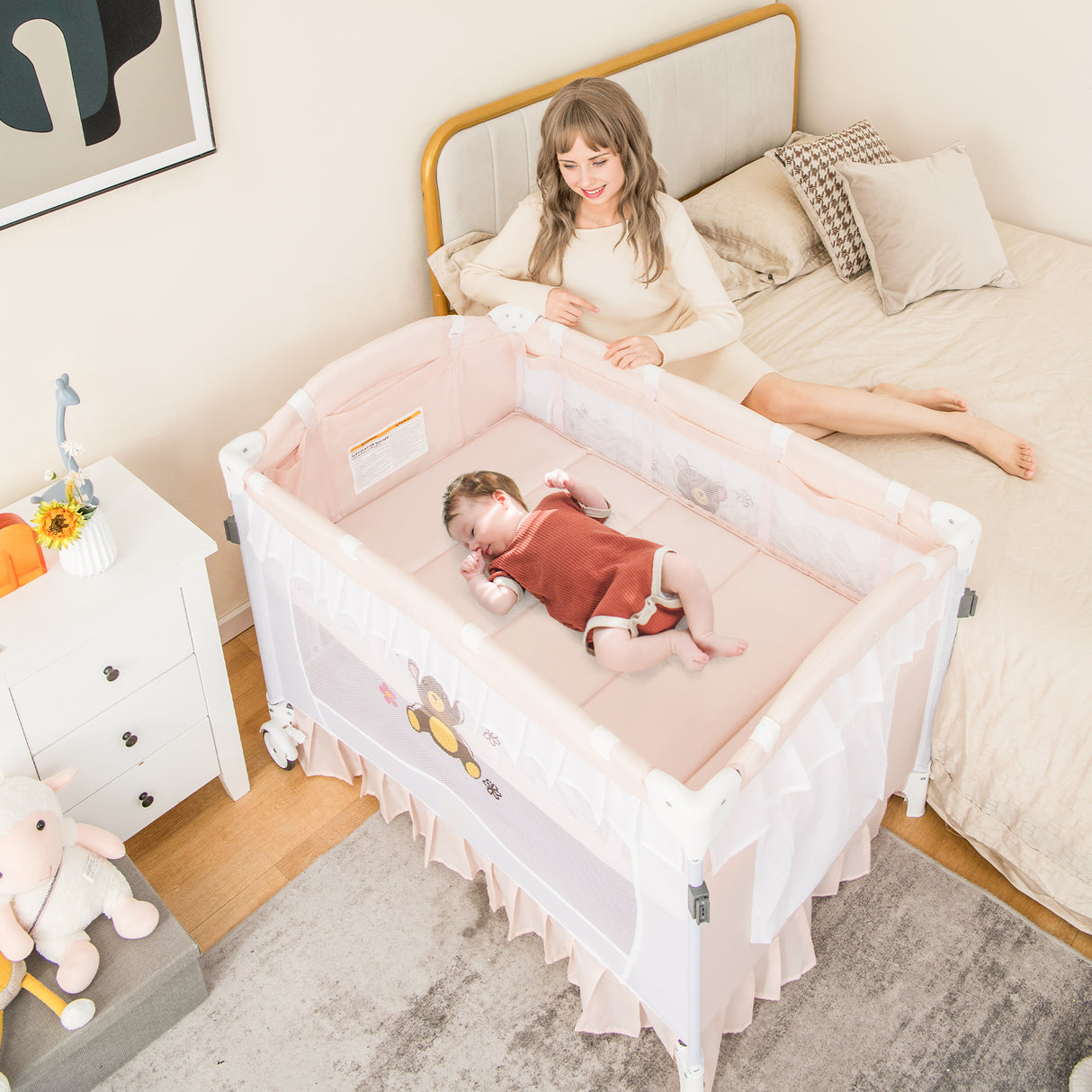 Convertible Bassinet with Removable Changing Table and Detachable Mesh Net