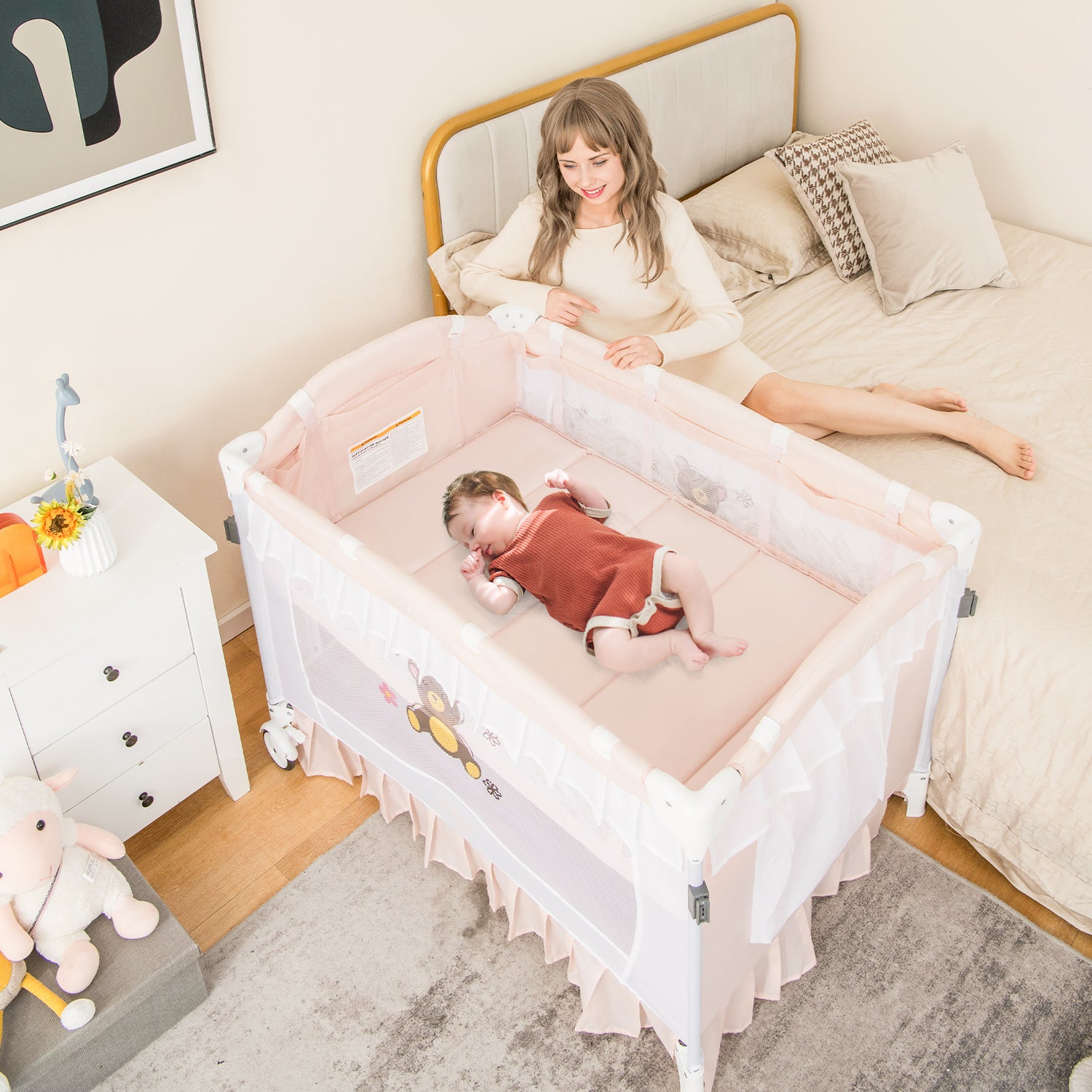 Convertible Bassinet with Removable Changing Table and Detachable Mesh Net
