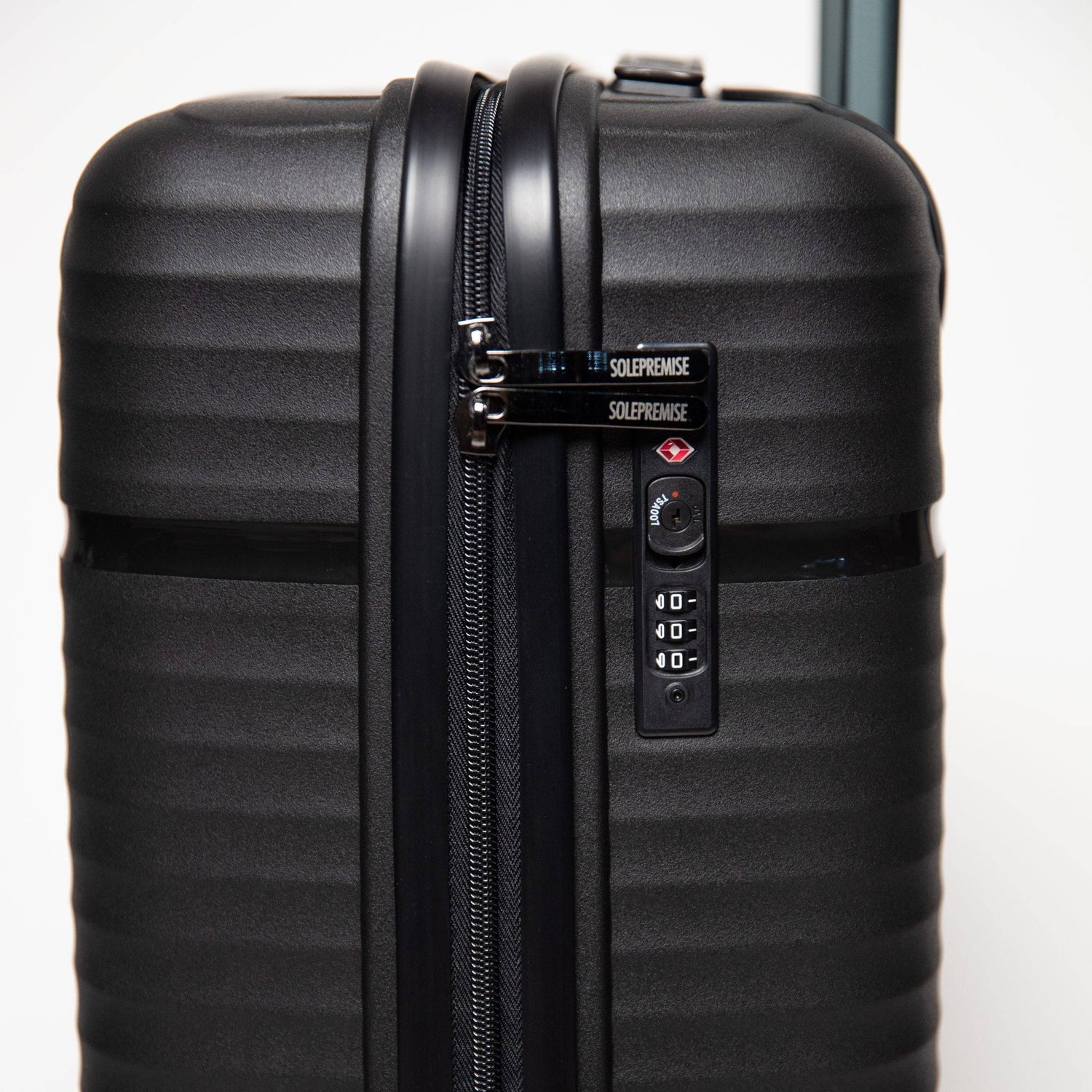20-inch Black Carry-On Hardcase Roller Luggage