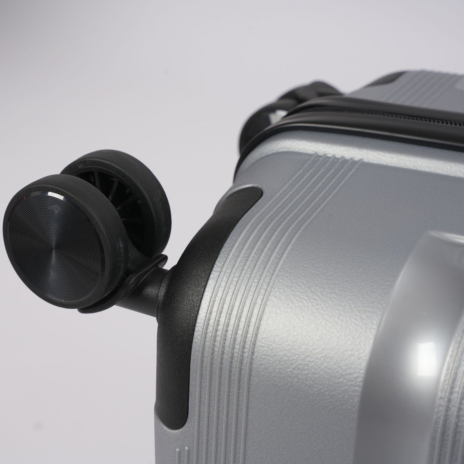 20-inch Silver Carry-On Hardcase Roller Luggage