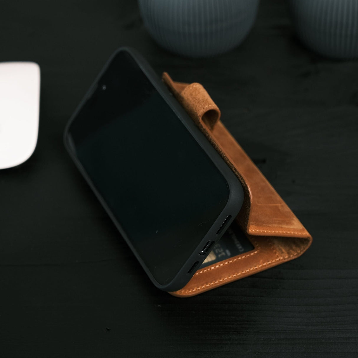 Casper Leather iPhone 15 Series Wallet Case