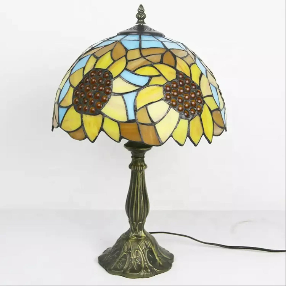 Sunflower Tiffany Lamp with Vibrant Glasswork