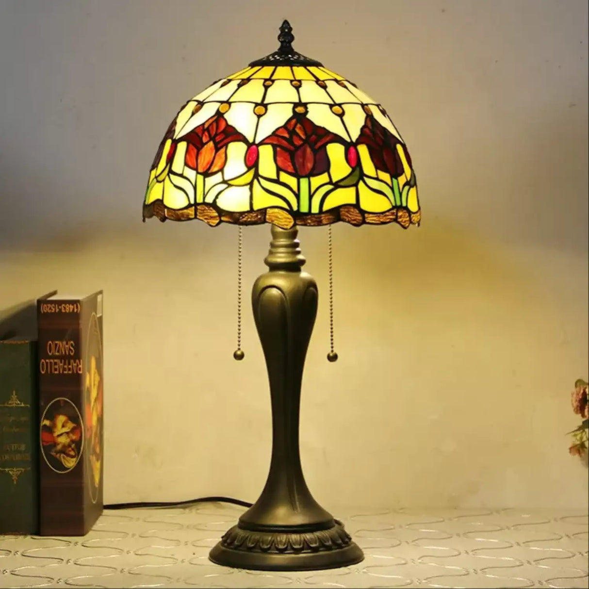 Tiffany Lamp Vintage in Baroque Glass Style