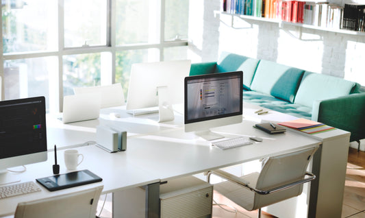 The Benefits of Minimizing and Organizing Your Office Desk
