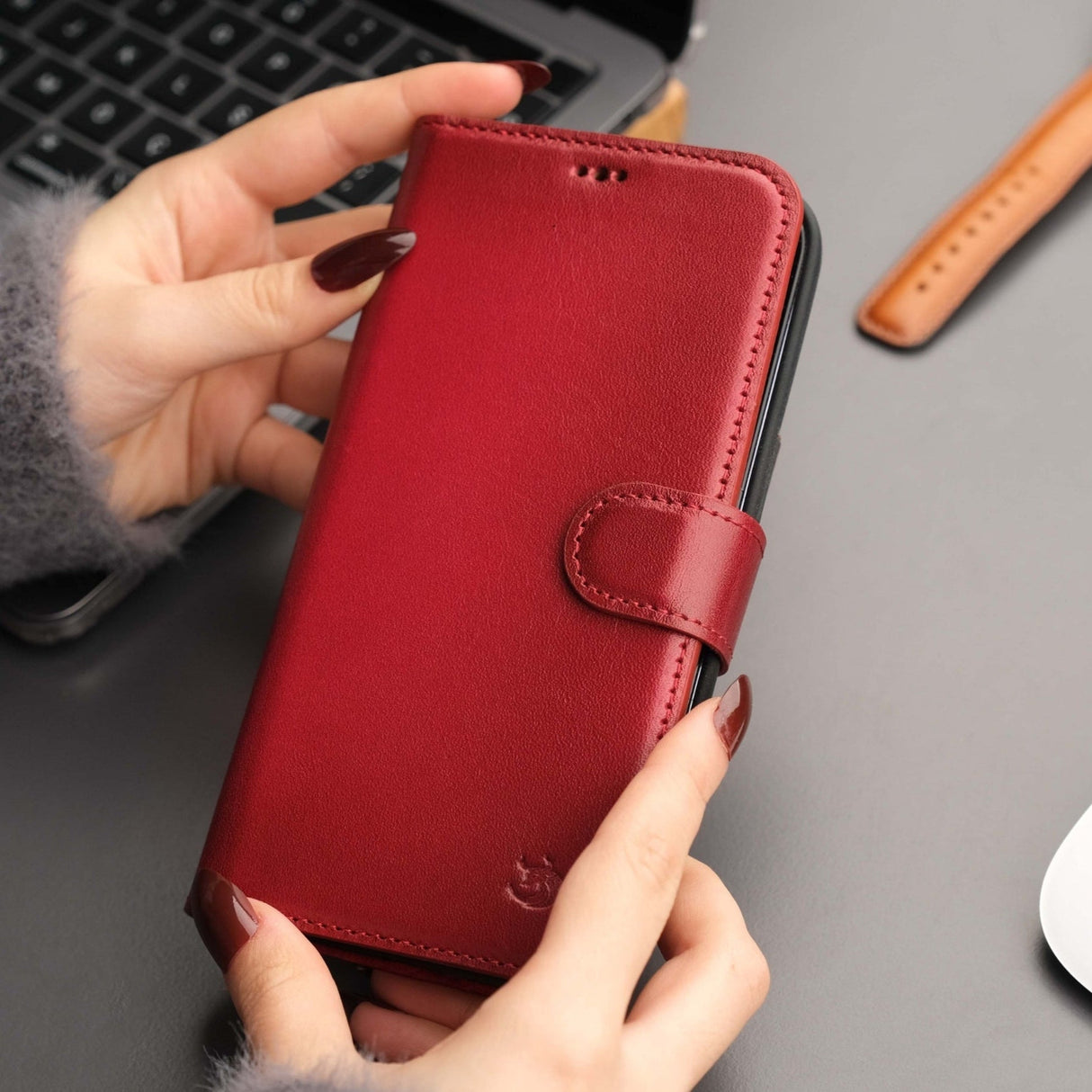 Casper Leather iPhone 14 Plus Wallet Case | MagSafe