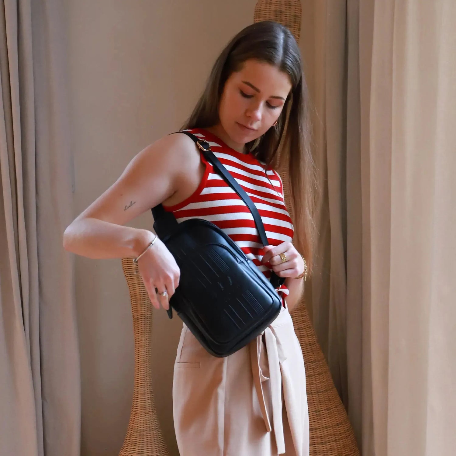 Roamer Vegan Leather 2.8L Sling | Crossbody Bag