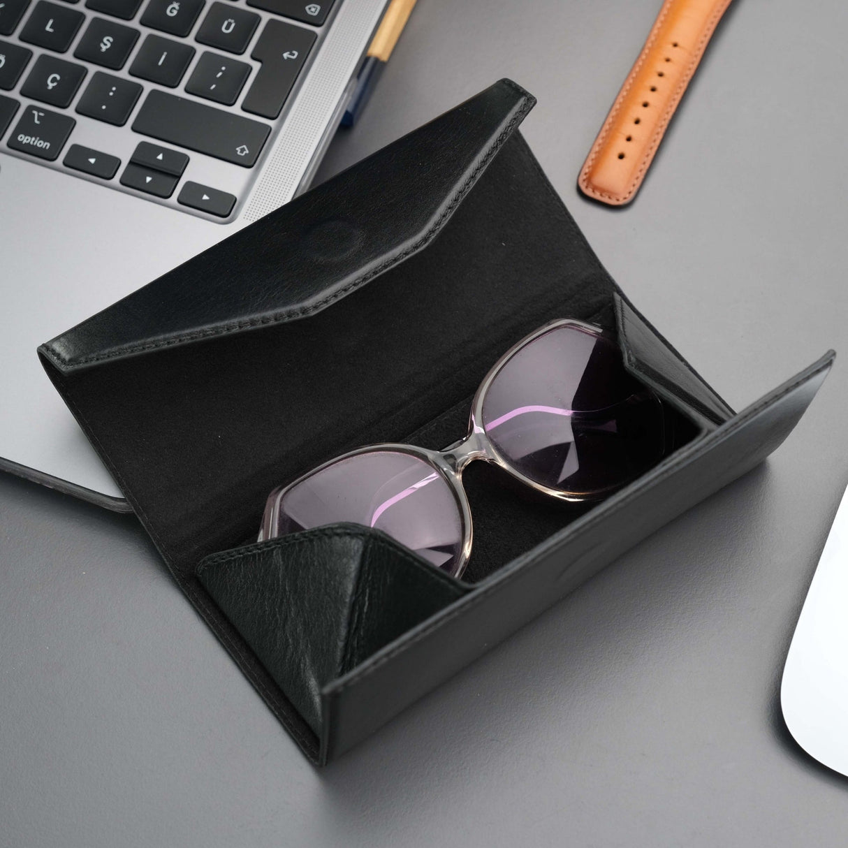 Triangle Leather Glasses Case – Vintage Eyewear Holder